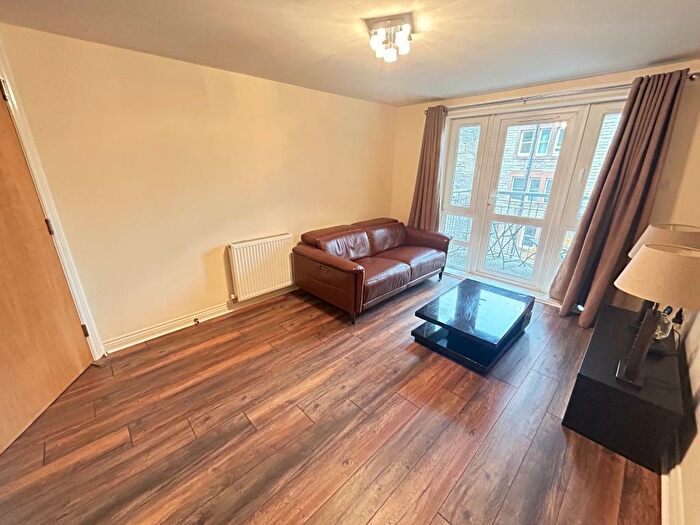 3 Bedroom Flat To Rent In Brunswick Road, Hillside, Edinburgh, EH7