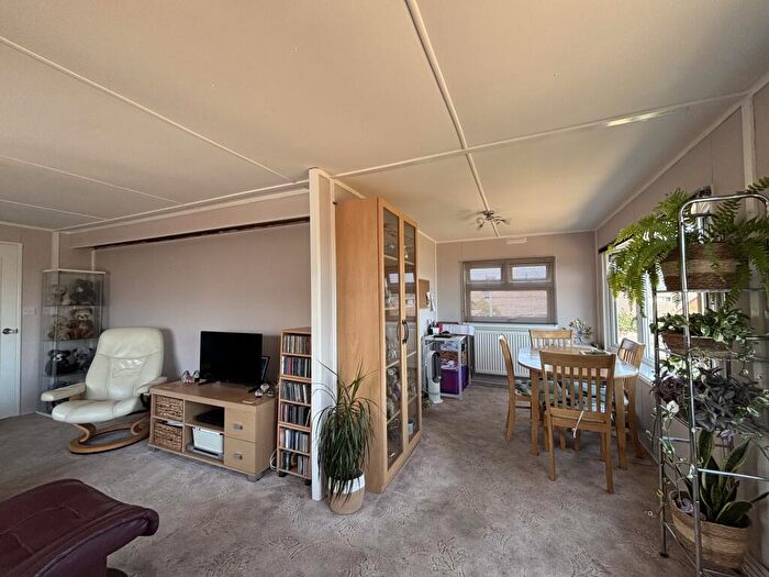 2 Bedroom Park Home For Sale In Hoburne Park, Swanage, Dorset, BH19 - Photo 4