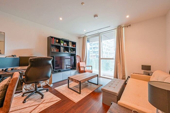 1 Bedroom Flat To Rent In Maine Tower, Canary Wharf, London, E14