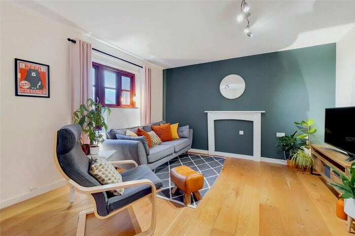 2 Bedroom Flat To Rent In Falmouth Way, London, E17