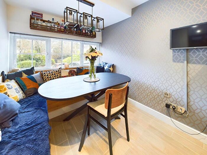 3 Bedroom Town House For Sale In Byron Mews, BD16