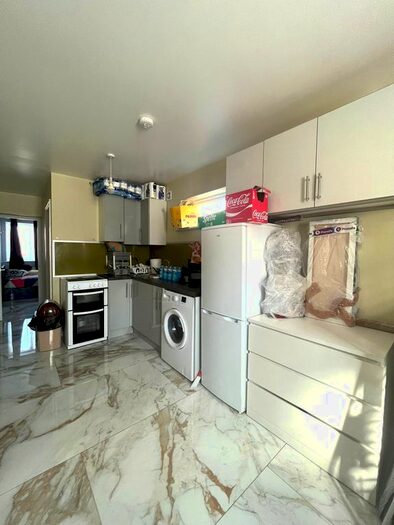 1 Bedroom Flat To Rent In Old Farm Close, Hounslow, TW4