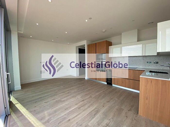1 Bedroom Flat To Rent In Piazza Walk, London, E1