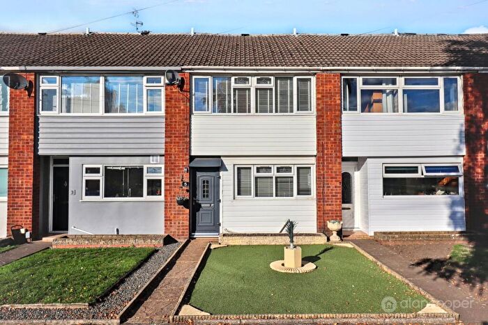 3 Bedroom Terraced House For Sale In Warwick Green, Bulkington, CV12