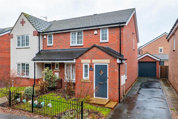 3 Bedroom Semi Detached House For Sale In Oak Vale Drive, Clayton-Le-Woods, Chorley, PR6