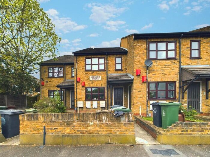 1 Bedroom Flat To Rent In Grosvenor Rise East, Walthamstow, London, E17