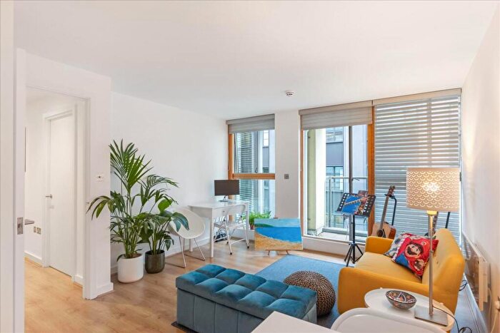 1 Bedroom Apartment To Rent In Matisse Court, Featherstone Street, London, EC1Y