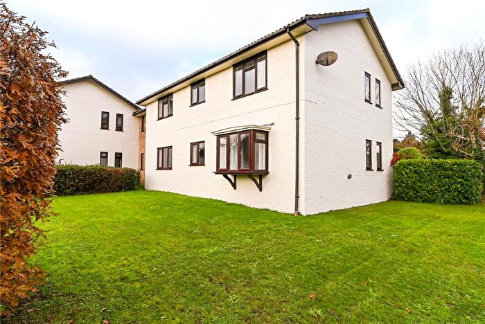 2 Bedroom Apartment For Sale In Rothbury Park, New Milton, Hampshire, BH25