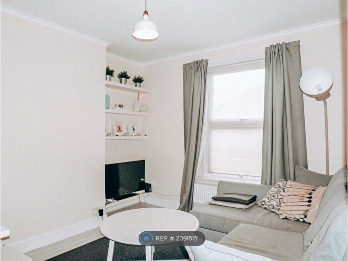 1 Bedroom Flat To Rent In North Grove, London, N15