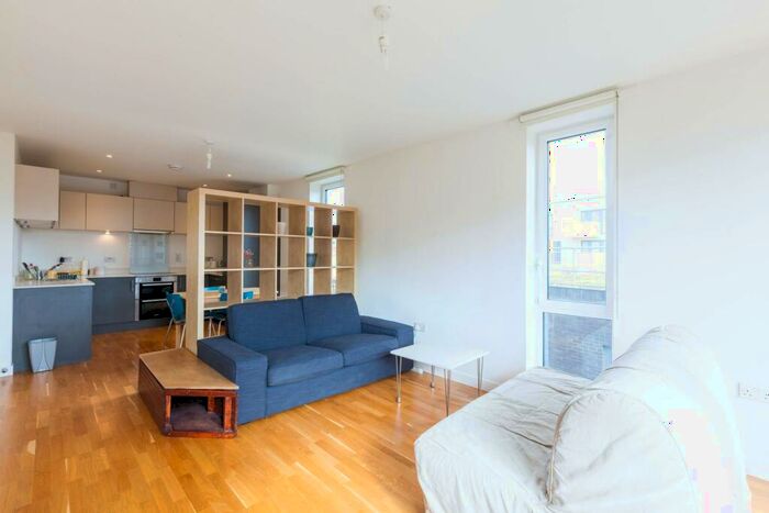 2 Bedroom Flat To Rent In White Horse Lane, Stepney, London, E1