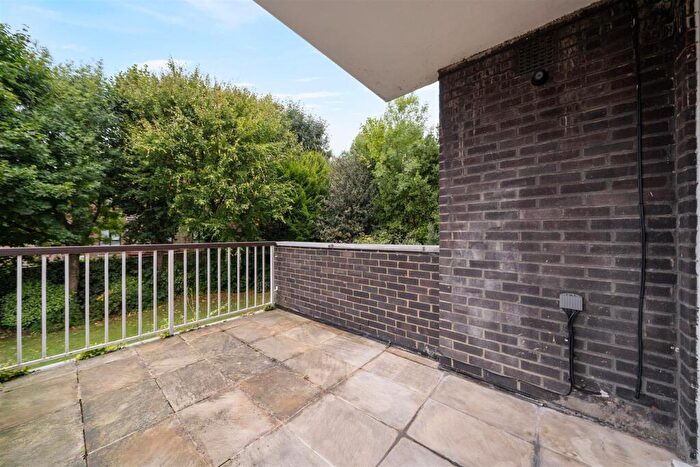 3 Bedroom Apartment For Sale In Lyndhurst Terrace, Hampstead, London, NW3