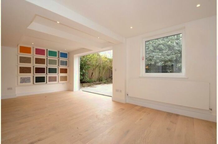 4 Bedroom Flat To Rent In Oval Road, Regents Park, NW1