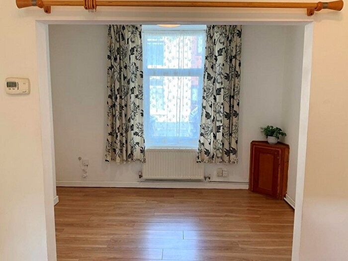 2 Bedroom End Of Terrace House To Rent In Rodney Street, Swansea, SA1