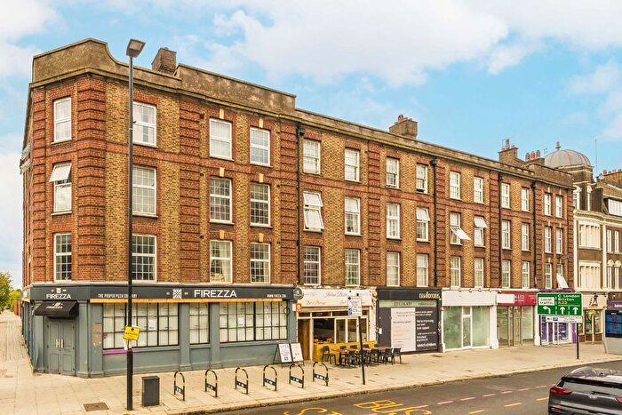 3 Bedroom Flat To Rent In Broadlands Avenue, Streatham, SW16