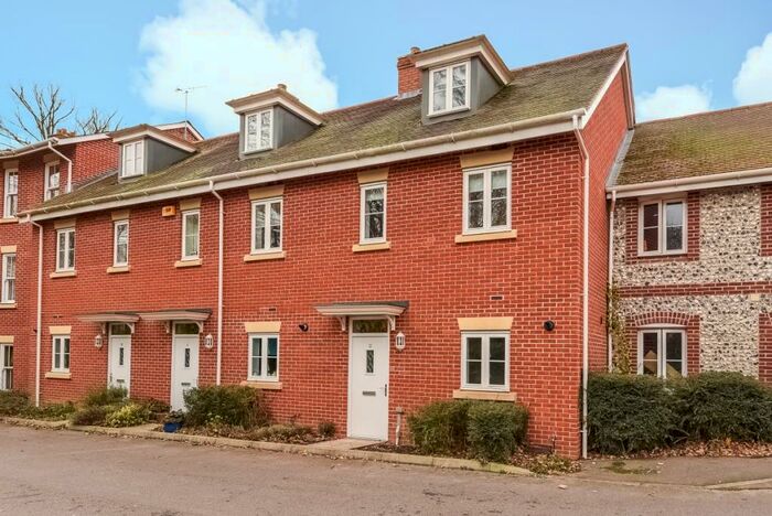 3 Bedroom Terraced House To Rent In Winton Close, Winchester, SO22