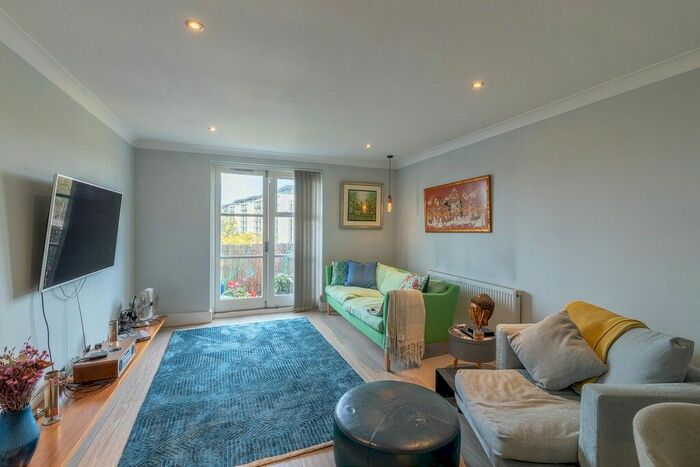 2 Bedroom Flat To Rent In Brompton Park Crescent, Fulham, SW6