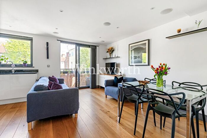 2 Bedroom Flat For Sale In Dunbar Road, London, N22