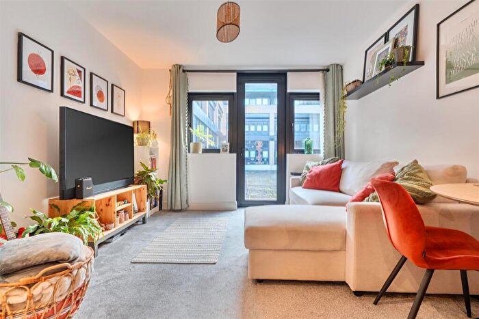 1 Bedroom Flat For Sale In Whitchurch Lane, Bristol, BS14