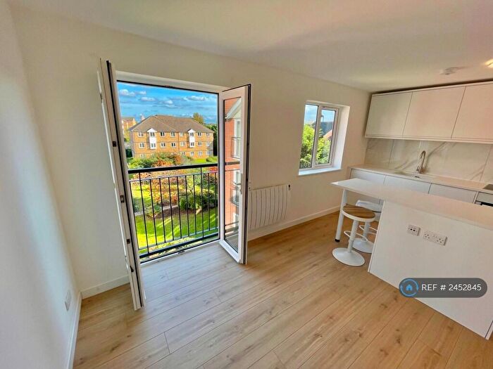 2 Bedroom Flat To Rent In Sheppard Drive, London, SE16