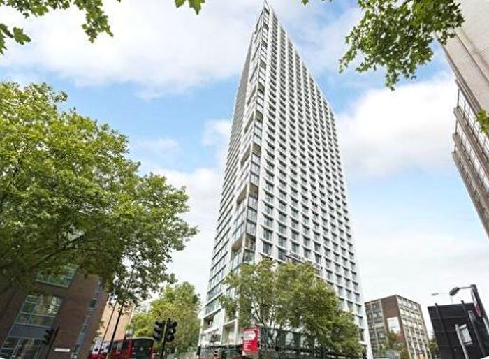 2 Bedroom Flat To Rent In Southwark Bridge Road, Elephant Amp; Castle, SE1