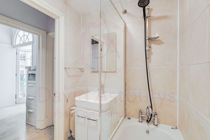 2 Bedroom Flat For Sale In Adamson Road, Belsize Park, London, NW3