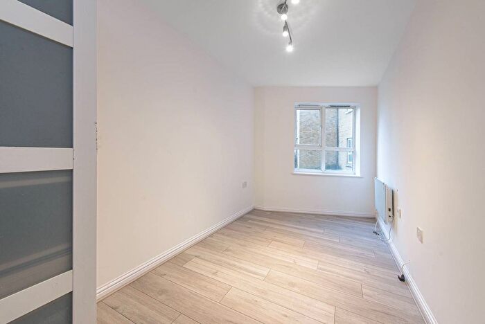 2 Bedroom Flat To Rent In Rookery Way, Colindale, London, NW9