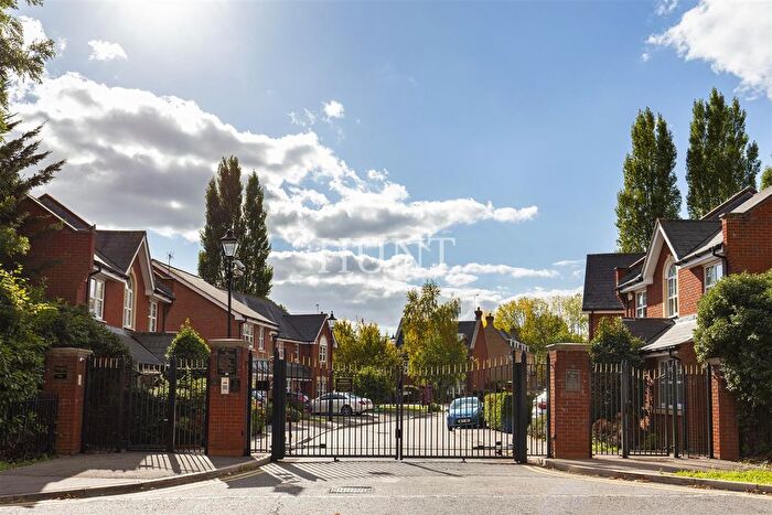 2 Bedroom Terraced House To Rent In Bay Tree Close, IG6