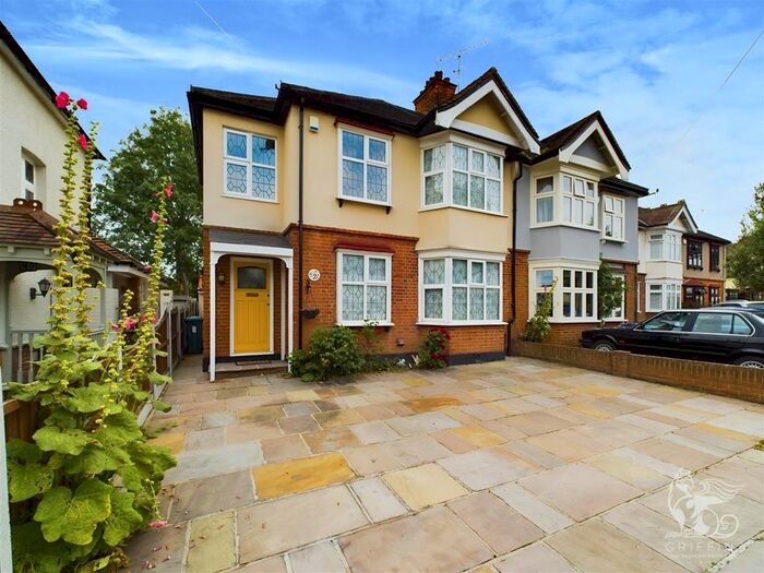 3 Bedroom Semi-Detached House To Rent In Huskards, Waldegrave Gardens, Upminster, RM14