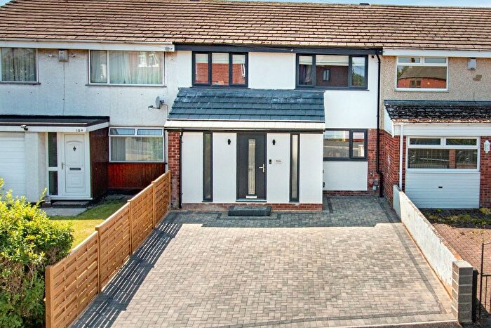 3 Bedroom Town House For Sale In Fairfax Avenue, Drighlington, BD11