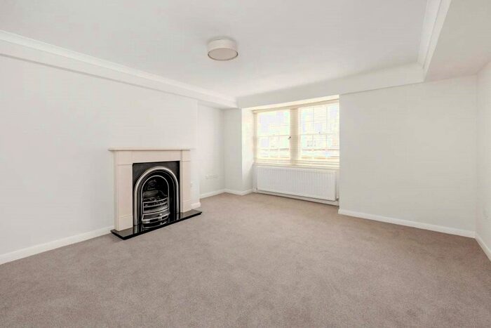 2 Bedroom Flat To Rent In Bath Street, Bath, Somerset, BA1