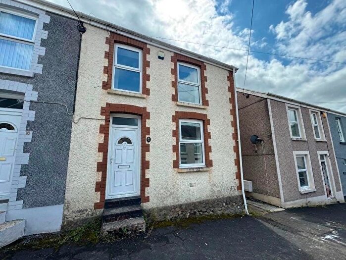 3 Bedroom Semi-Detached House For Sale In Bryn Road, Clydach, Swansea, SA6