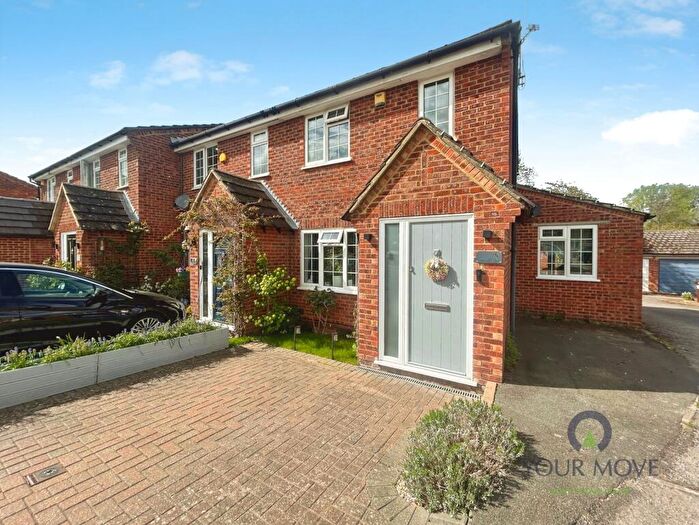 3 Bedroom End Of Terrace House For Sale In Harvest Ridge, Leybourne, West Malling, Kent, ME19
