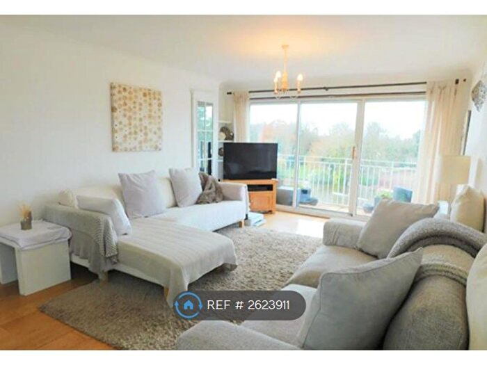 2 Bedroom Flat To Rent In Riverside Road, Staines-Upon-Thames, TW18