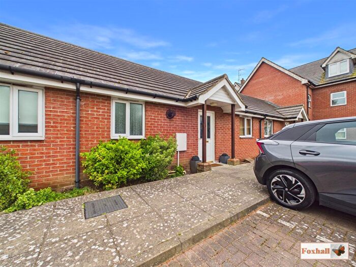 2 Bedroom Bungalow For Sale In Foxhall Road, Ipswich, IP3