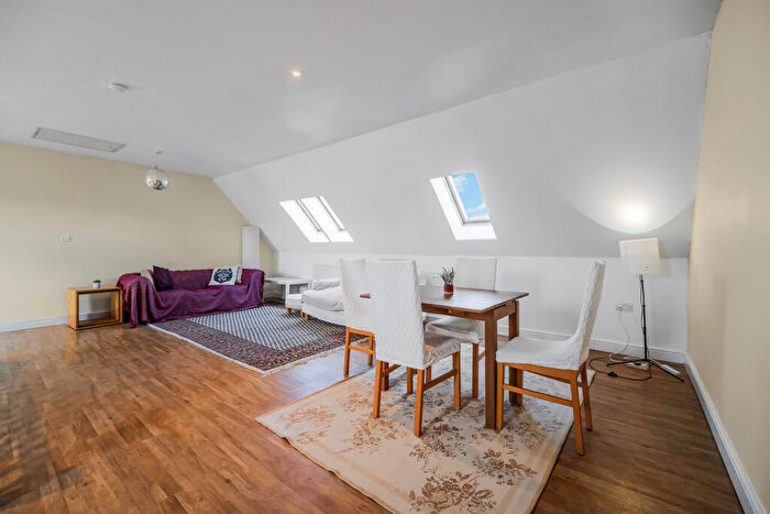 3 Bedroom Flat For Sale In Kelly Avenue, London, SE15