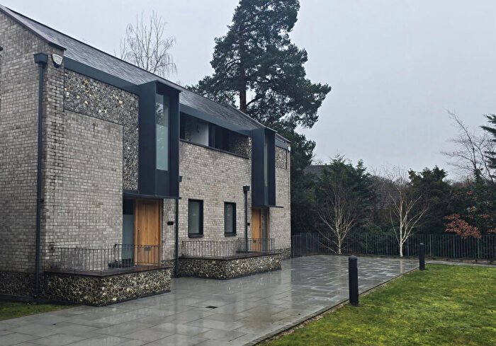 3 Bedroom Semi Detached House To Rent In Westerham Road, Keston, BR2