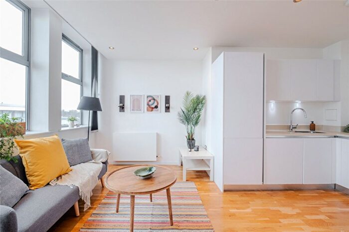 1 Bedroom Flat For Sale In Streatham High Road, London, SW16