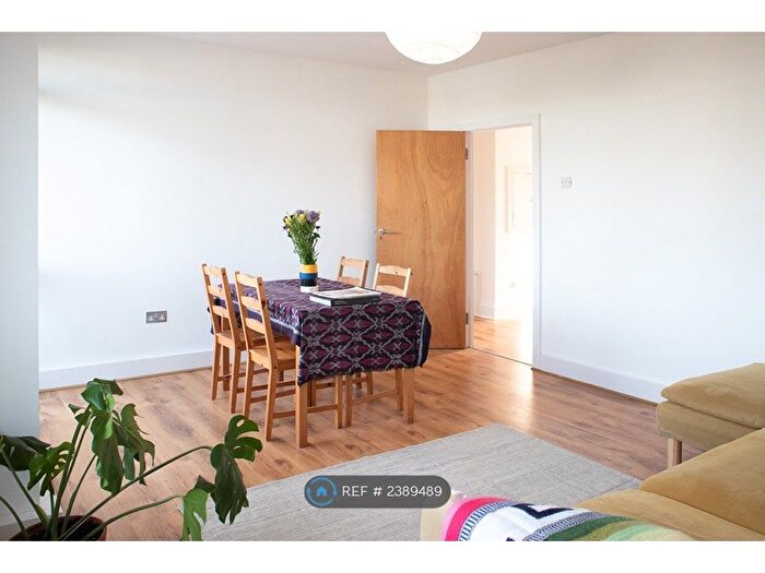 4 Bedroom Flat To Rent In Grimthorpe House, London, EC1V