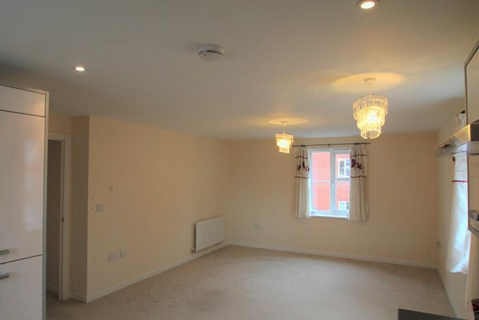 2 Bedroom Flat To Rent In Lasborough Drive, Tuffley, Gloucester, GL4