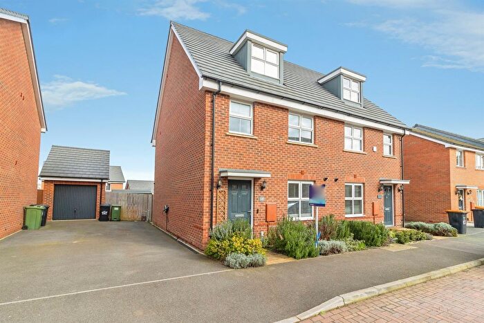 3 Bedroom Semi-Detached House For Sale In Rutherford Crescent, Leighton Buzzard, LU7