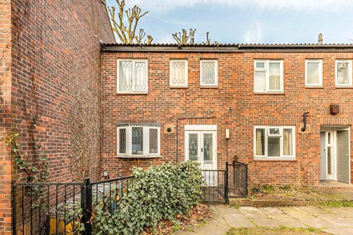 3 Bedroom House For Sale In Jarrow Way, Homerton, E9