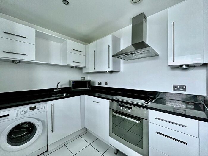 3 Bedroom Apartment To Rent In Sharpthorne Court -, P12