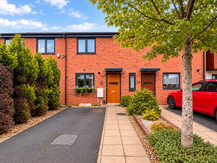 2 Bedroom Mews To Rent In Oxford Mews, Oxford Street, Bury, BL9