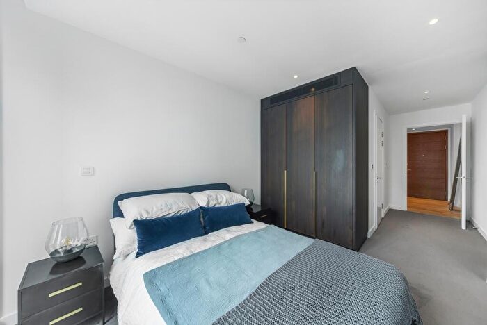 2 Bedroom Apartment For Sale In The City Collection, London, E1