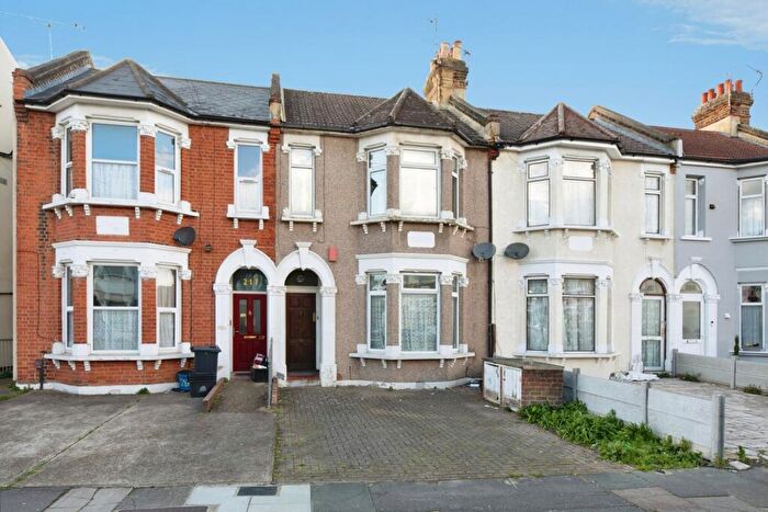 1 Bedroom Maisonette For Sale In Balfour Road, Ilford, IG1