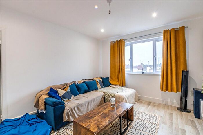3 Bedroom Terraced House For Sale In Broomhill Road, Bristol, BS4