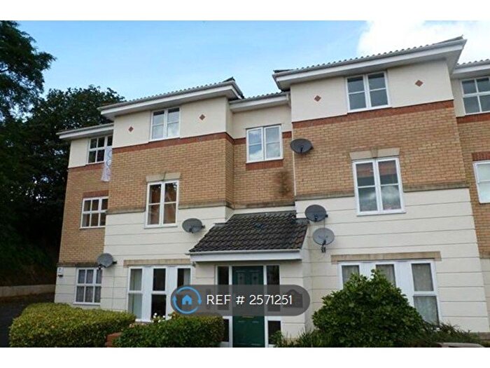 2 Bedroom Flat To Rent In De La Warre Court, St. Annes Park, Bristol, BS4
