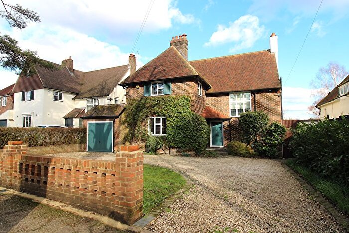 4 Bedroom Detached House For Sale In Colcokes Road, Banstead, SM7