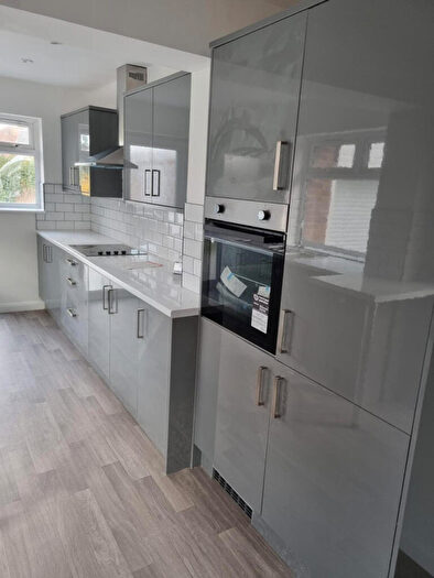 4 Bedroom Detached House To Rent In Fieldgate Road, Luton, Bedfordshire, LU4