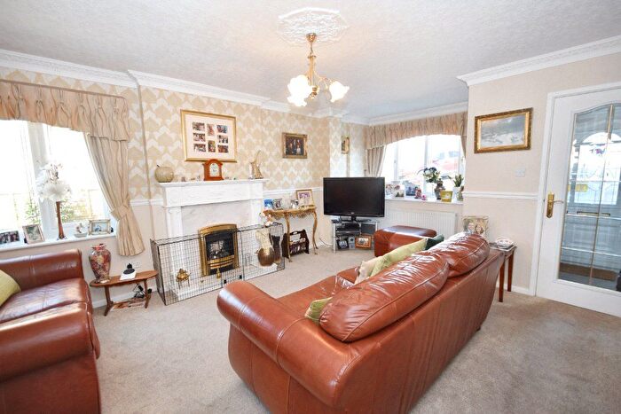 4 Bedroom Detached House For Sale In Grange Drive, Ossett, West Yorkshire, WF5